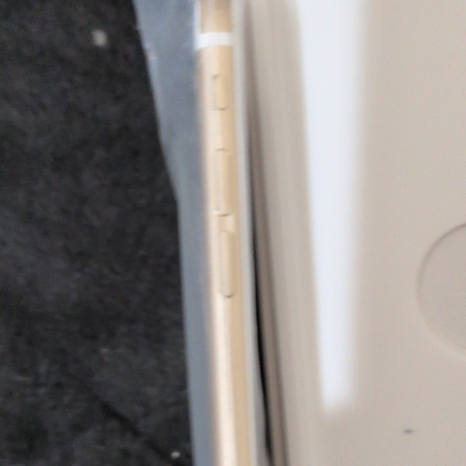 Apple iPhone 6 16GB Gold 4.7in A1586 MG472LL/A 8MP Wi-Fi NFC Bluetooth
