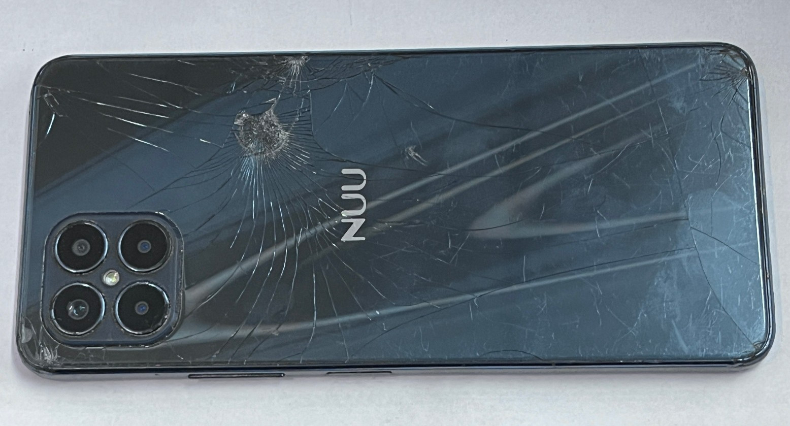 NUU B15 (S6701L) 128GB (GSM Unlocked) Dual SIM Smartphone *POWERS ON BUT CRACKED