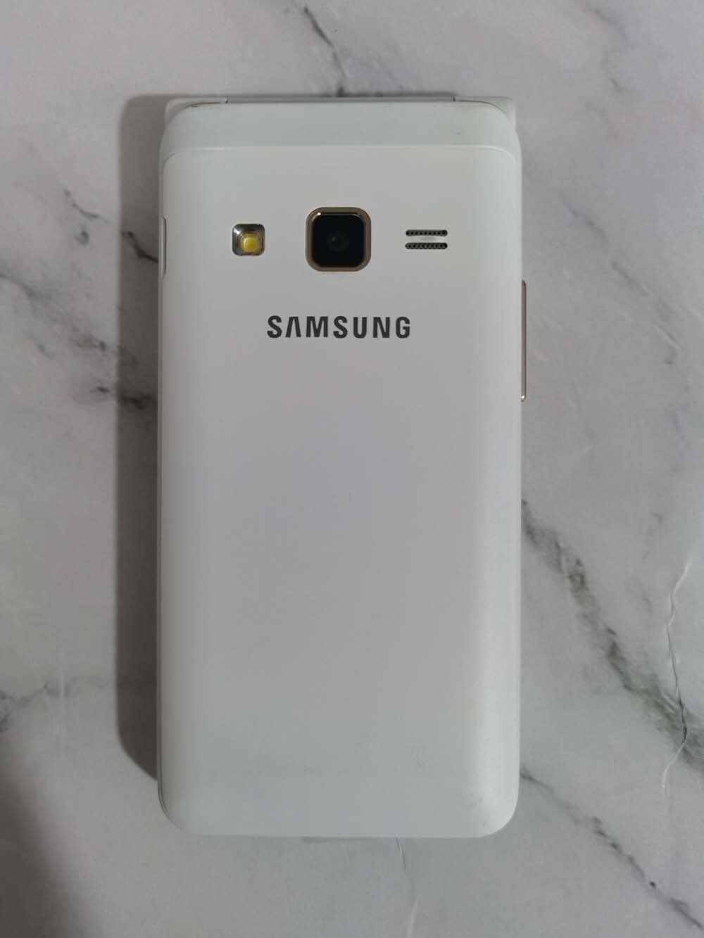 SM-G1600 Samsung Galaxy Folder 16GB Android Factory Unlocked Flip Smartphone