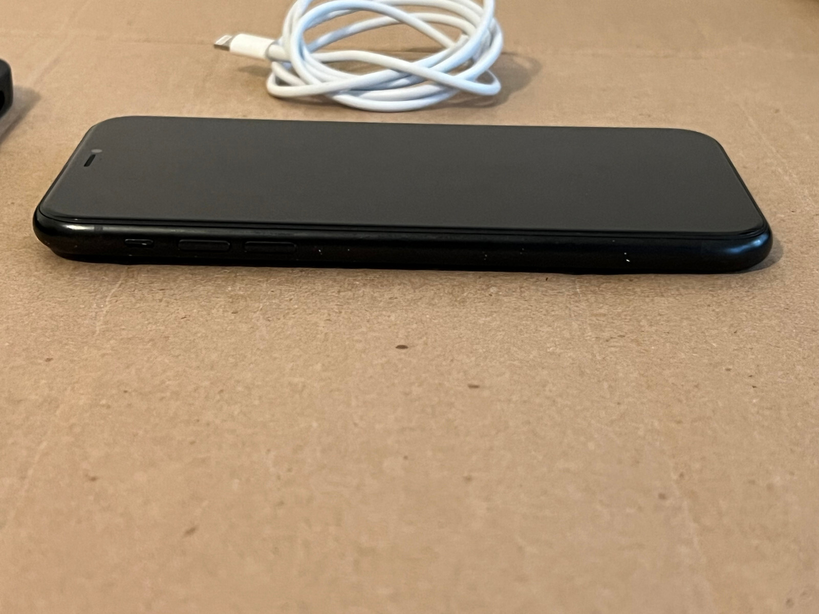 Apple iPhone XR – 64GB – Black (unlocked) A1984 (CDMA + GSM) Read