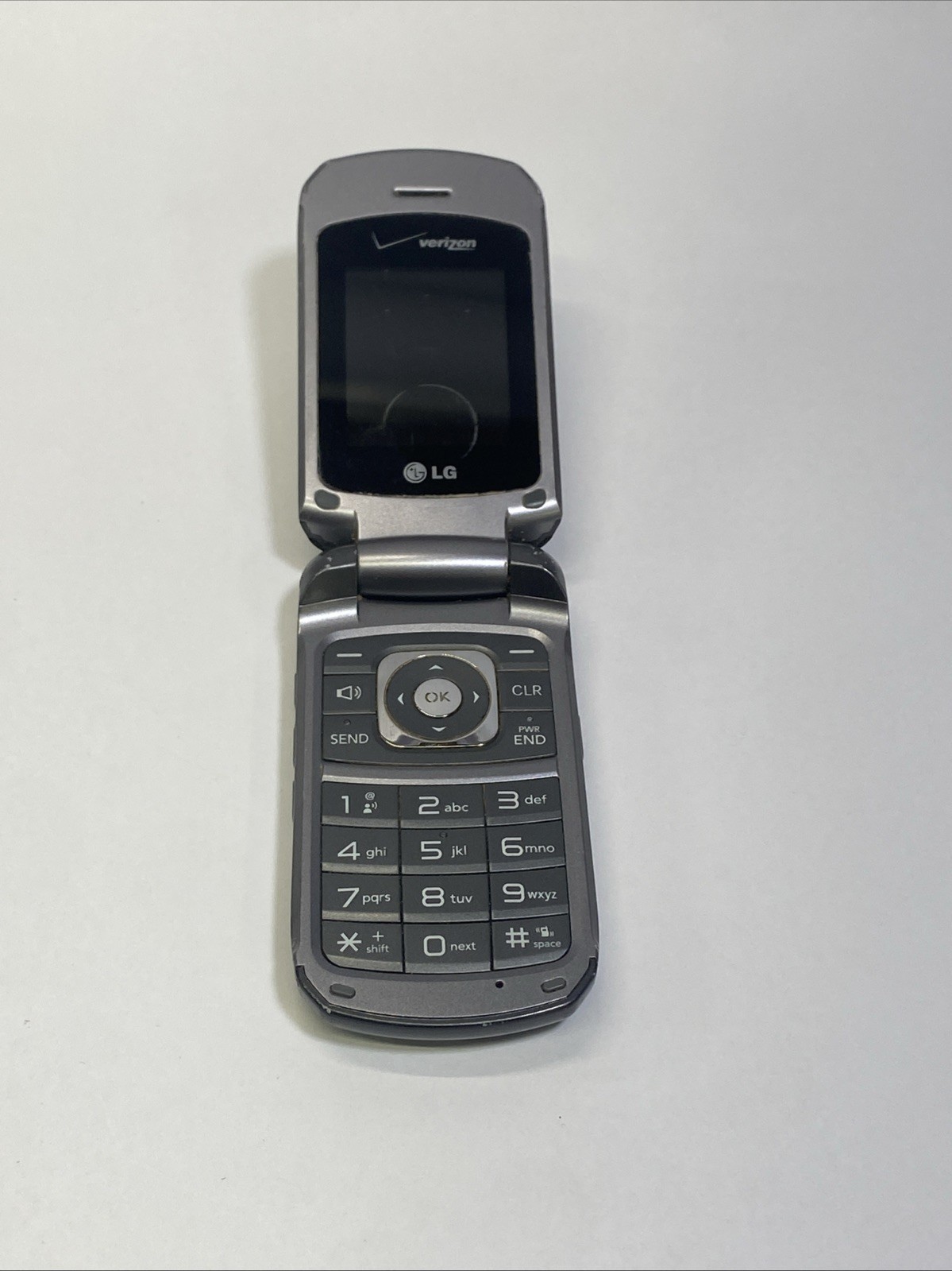 2 LG VX5600 MPP Accolade GRAY Wireless Flip Cell Phones Plug Cord 1.3MP Tested