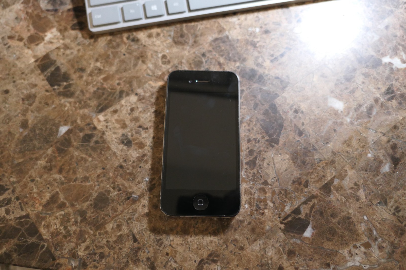 iPhone 4 Black (Verizon) A1349 8GB GREAT SHAPE