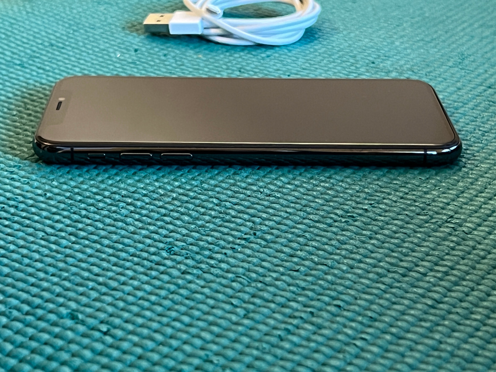 Apple iPhone X – 64GB – Space Gray (Unlocked) A1865 (CDMA + GSM)