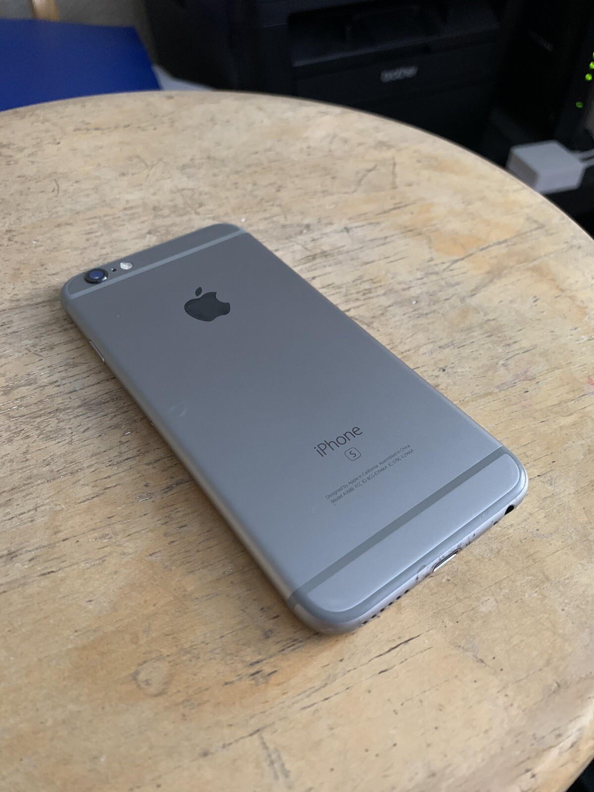 Apple iPhone 6s – 16GB – Space Gray (Unlocked) A1688 (CDMA + GSM)