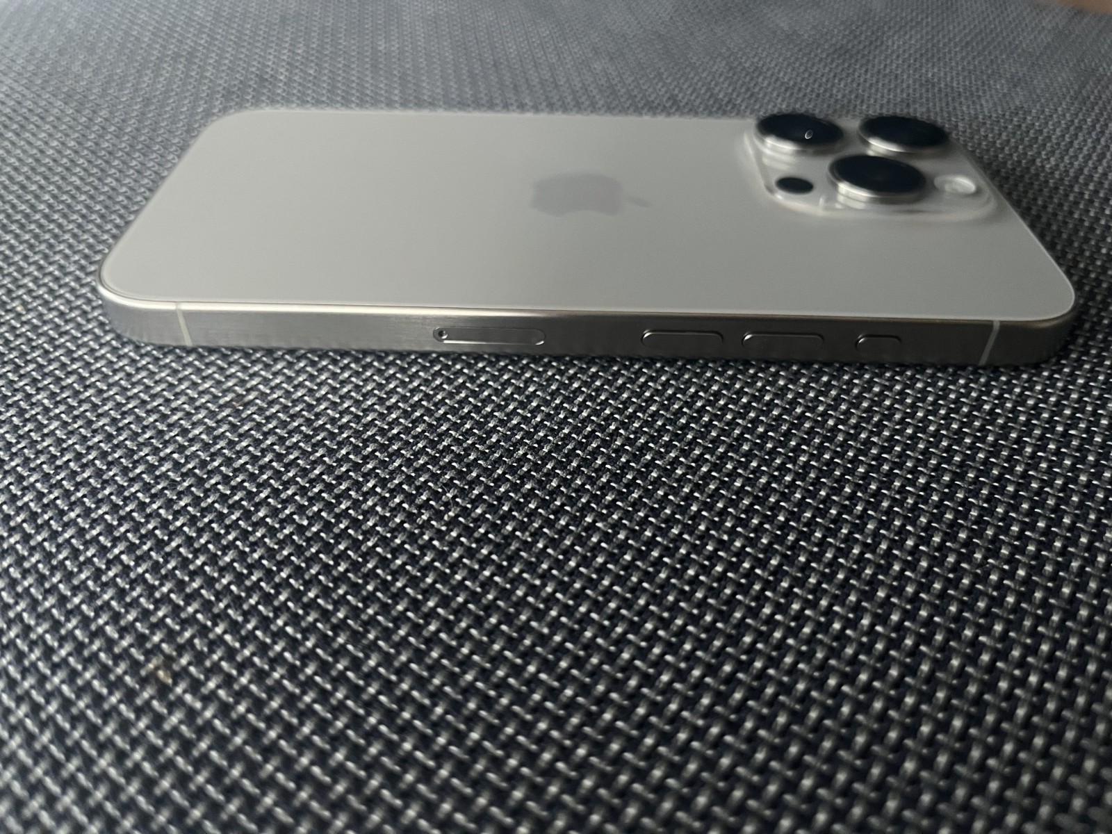 Apple iPhone 15 Pro – 128 GB – Natural Titanium (Unlocked) Physical SIM