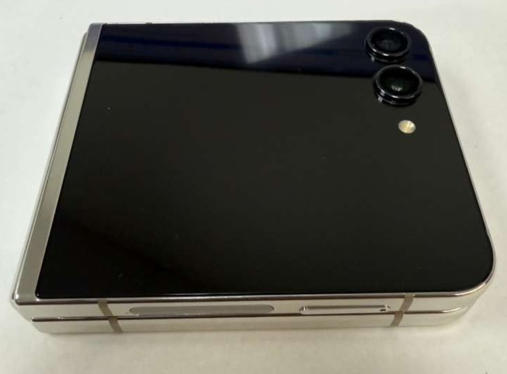 Samsung Galaxy Z Flip5 F731U1 512GB Cream Factory Unlocked Minor LCD Spot