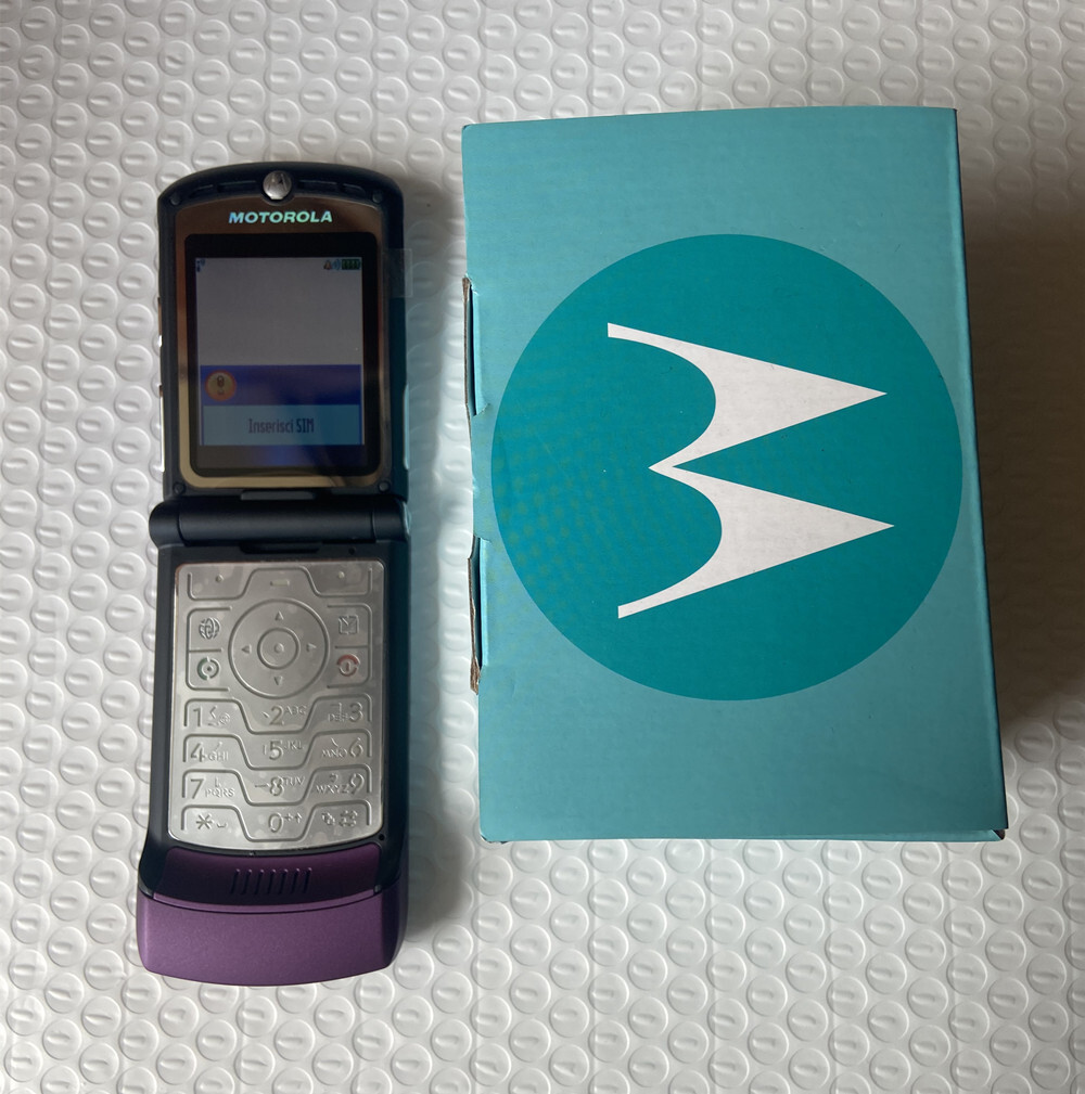 Motorola RAZR V3 Flip Bluetooth MP4 video Unlocked GSM Mobile Phone 8 Colors