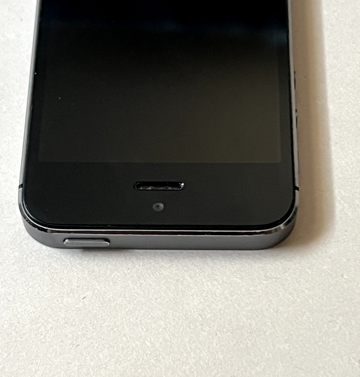 Apple iPhone 5s 16GB, Space Gray AT&T Locked Model A1533 With Factory Box