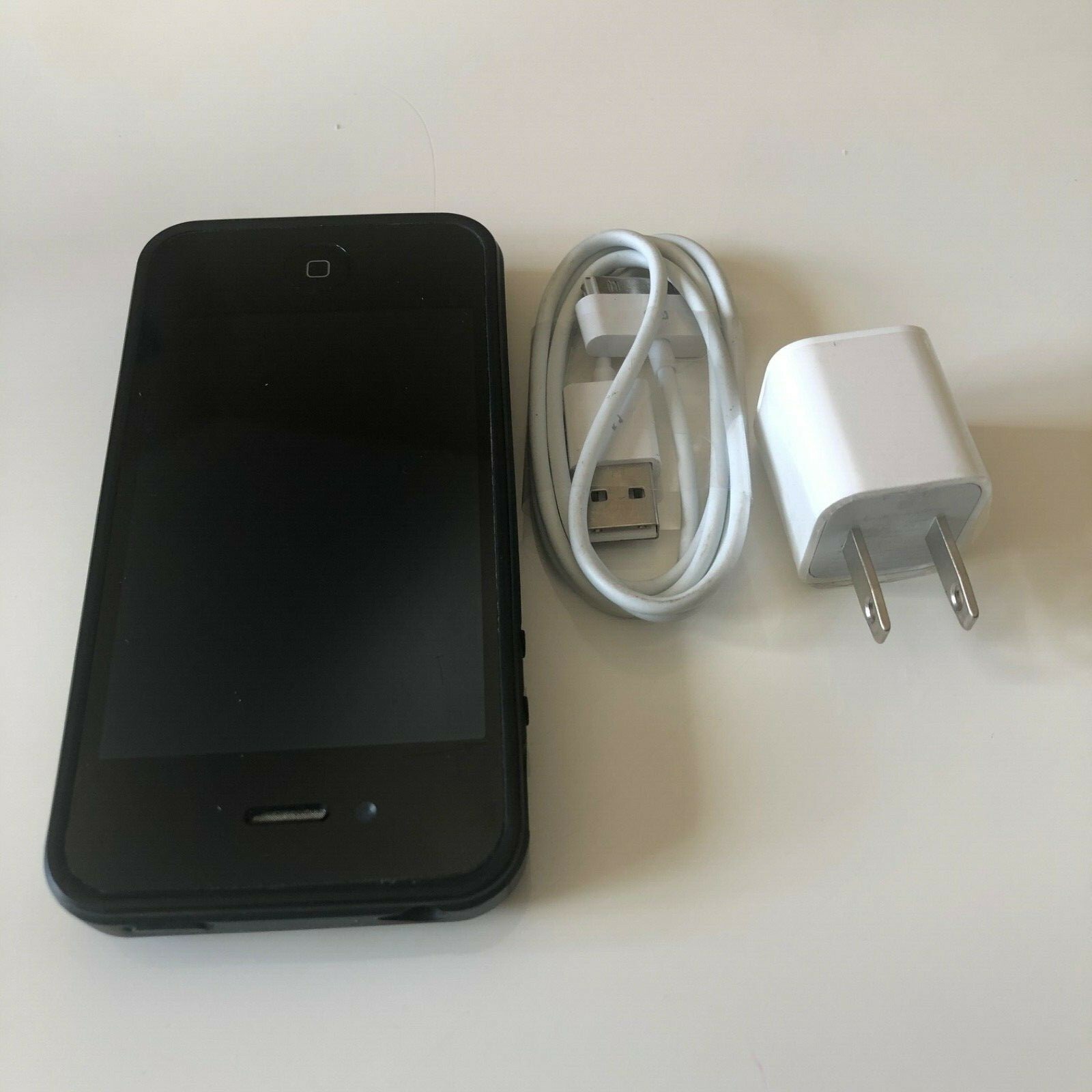 Apple iPhone 4s – 16GB – Black (Unlocked) A1387 (CDMA + GSM)-Grade C
