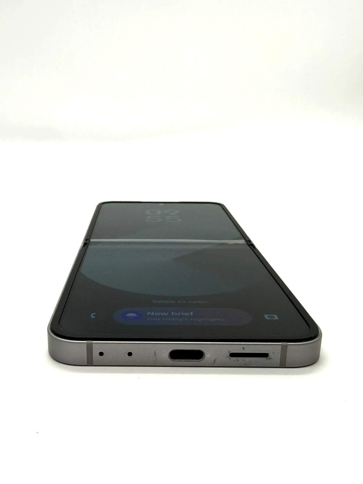 😍 UNLOCKED! Samsung Galaxy Z Flip6 256GB Silver Shadow Screen Imperfection READ