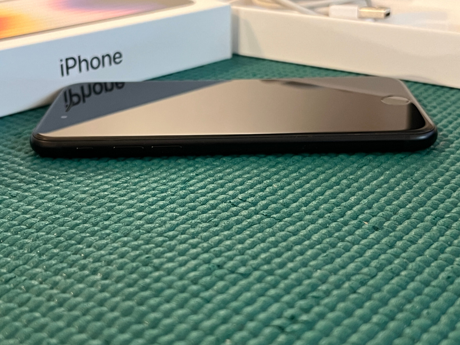 Apple iPhone SE 3rd Generation 64GB Midnight (Unlocked) A2595 (CDMA + GSM)
