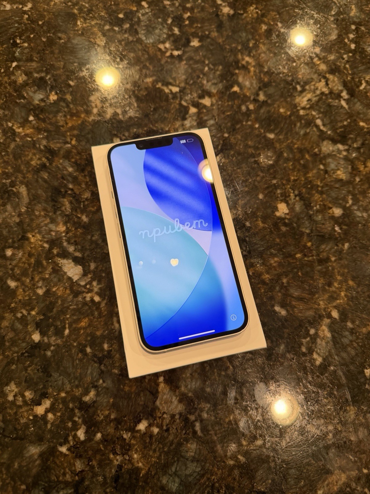 AT&T Apple iPhone 14 – 256GB White, Good Contition, Minor Scratches.