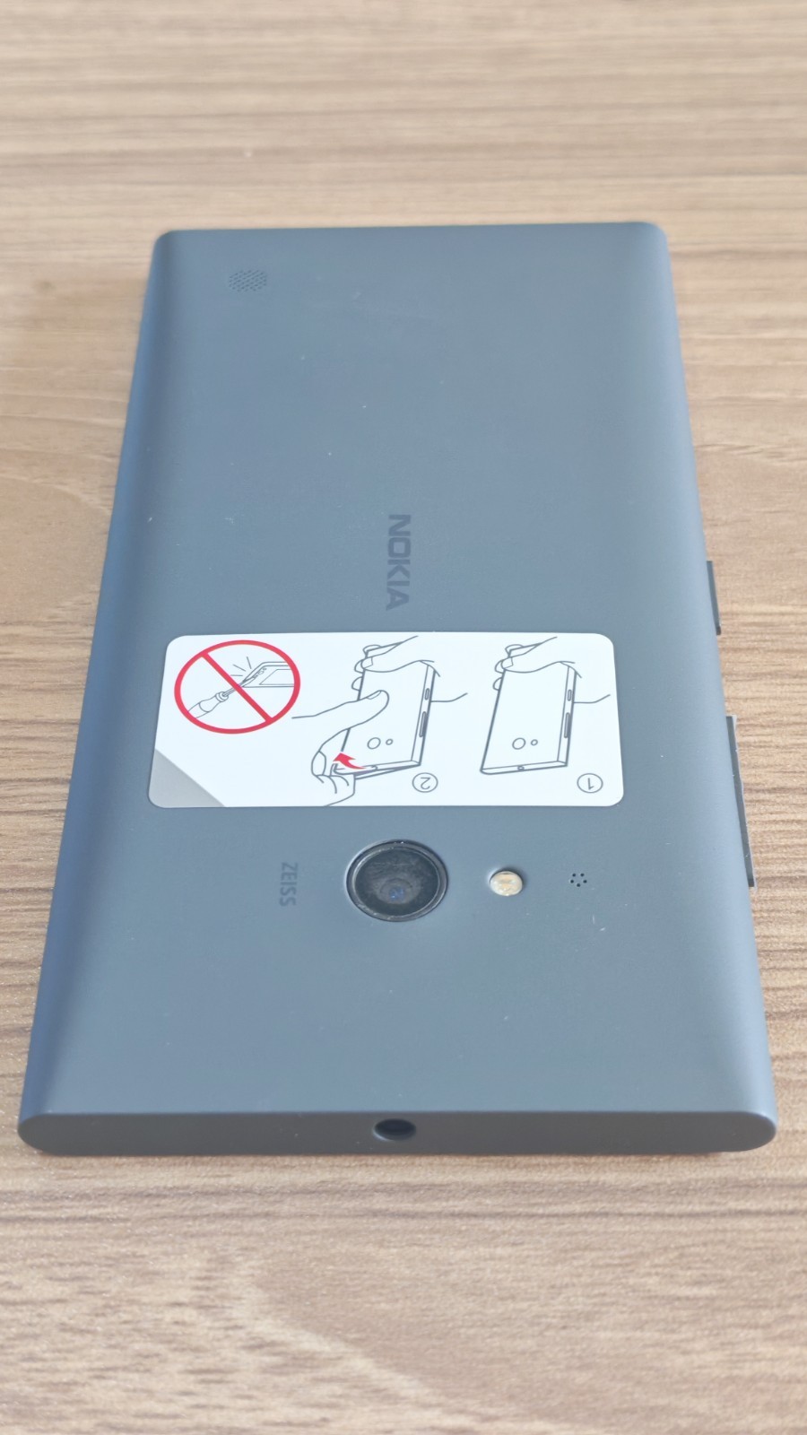 Nokia Lumia 735 Unlocked 1GB RAM 8GB Windows Phone 8.1 Smartphone Random Color