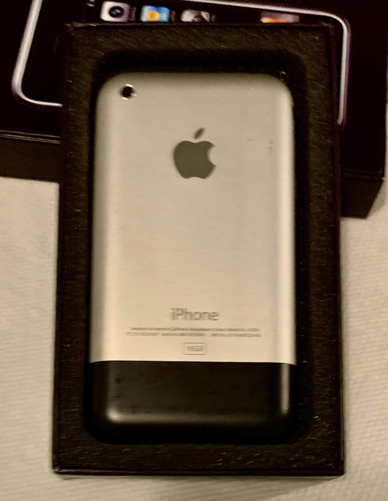 RaRe iOS 6.0 – Apple iPhone 1st Generation 2G – 16GB MB384LL/A A1203 – Near MiNT