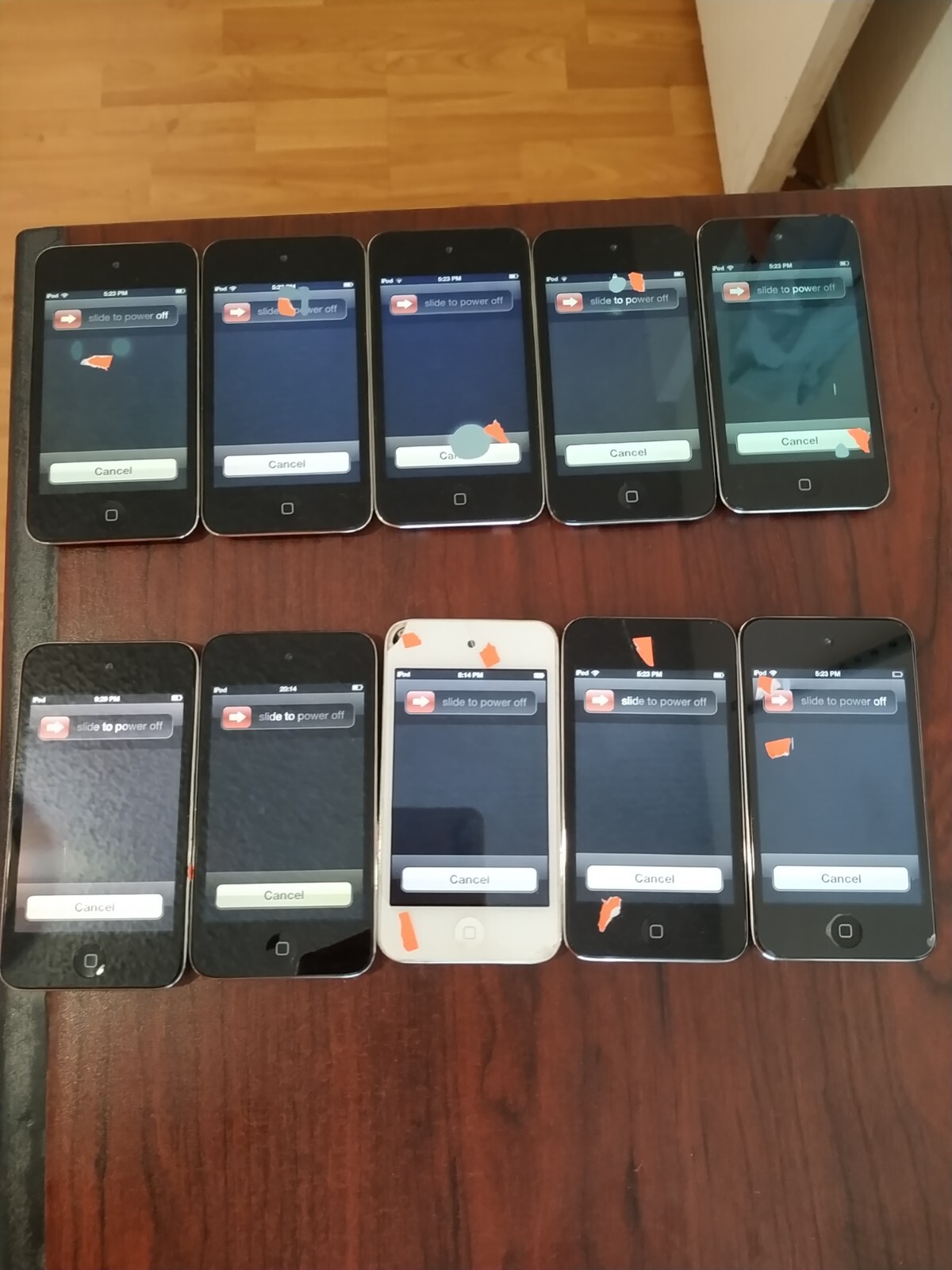 Lot of 10 Apple iPod Touch 4th Gen 32GB(1pc)/ 16GB(3pcs)/ 8GB(6pcs) for parts