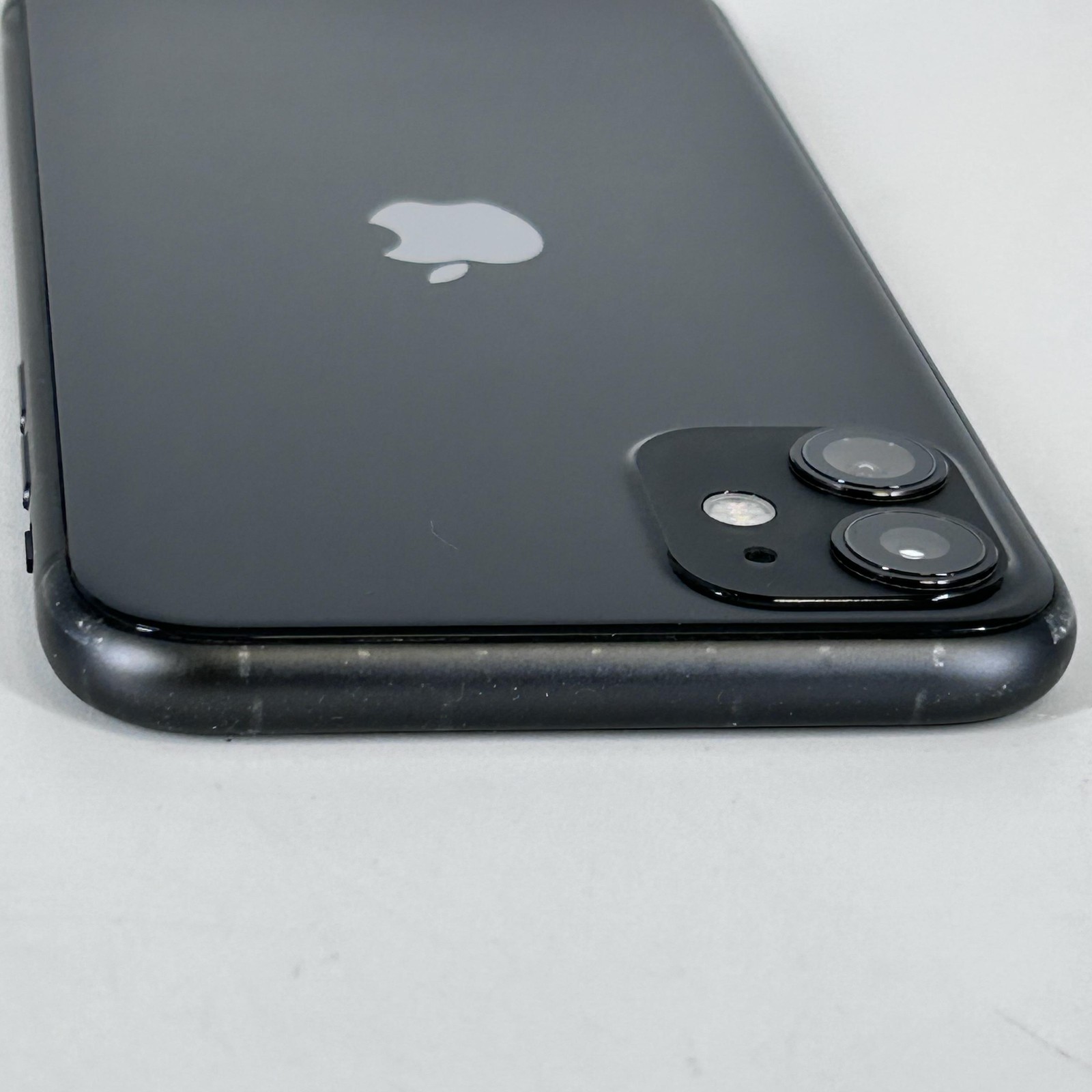 Apple iPhone 11 Black 64GB Unlocked – Good w/ White Spots