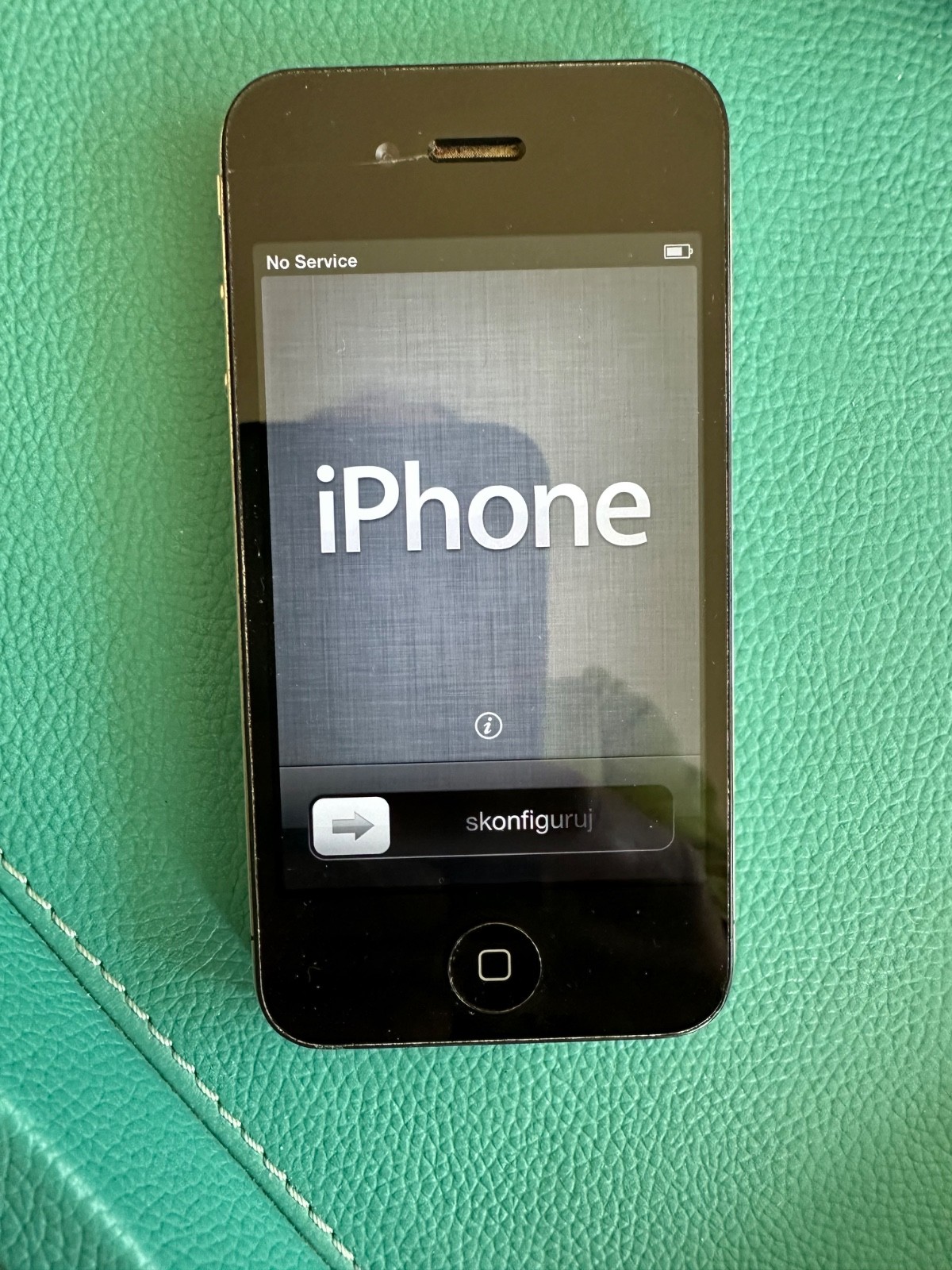 Apple iPhone 4 Black Smartphone Wi-Fi Bluetooth iOS A1332 3.5in Single SIM Bar.