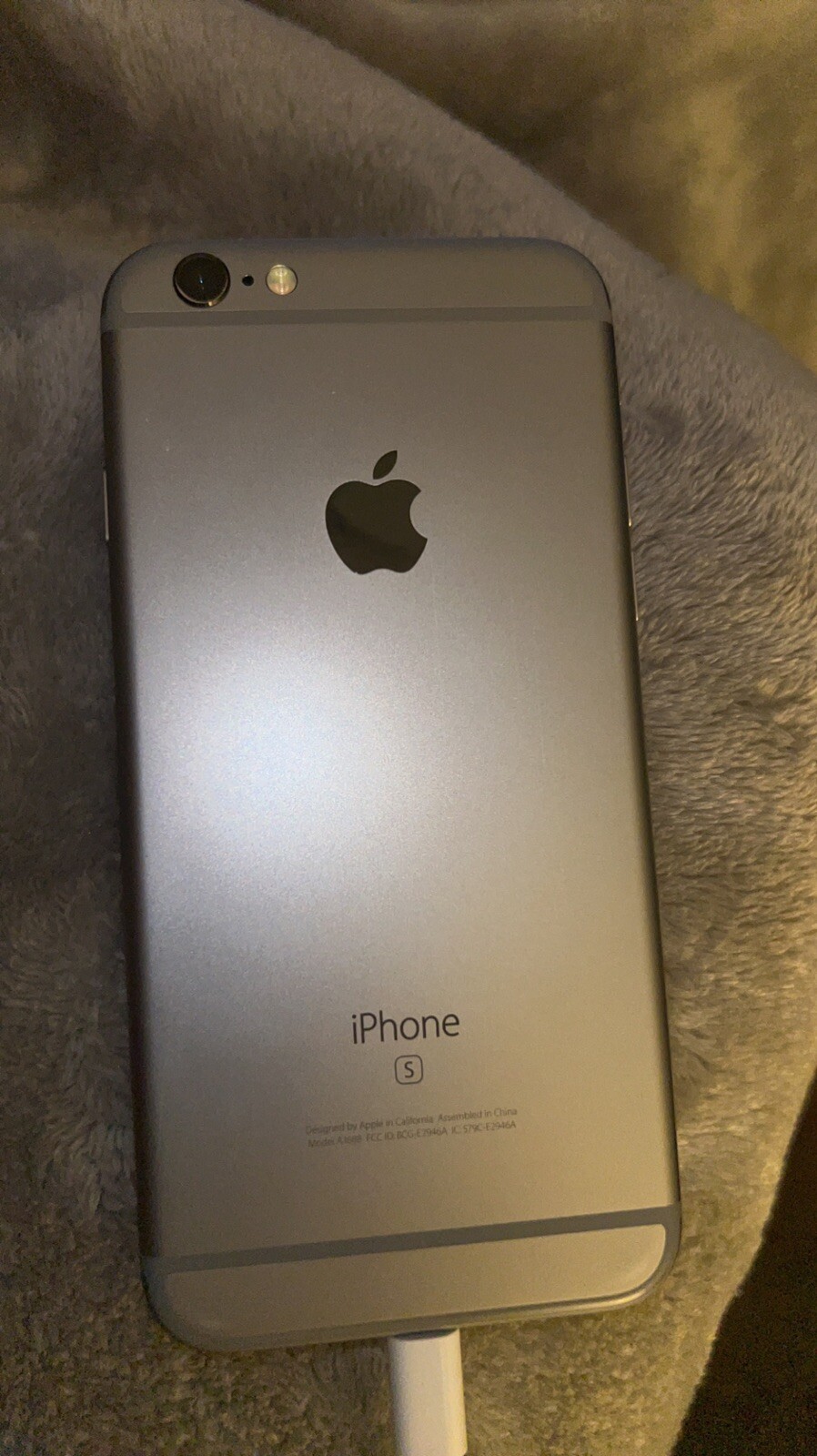 Apple iPhone 6s – 32GB – Gold (Unlocked) A1633 (CDMA + GSM)