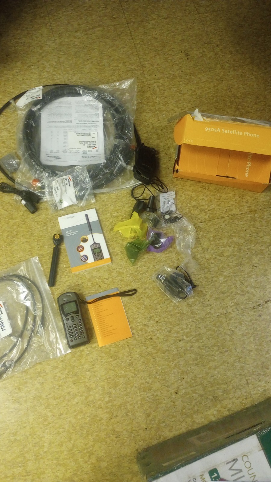 General Dynamics Fly Away Kit (READ DESCRIPTION) Iridium