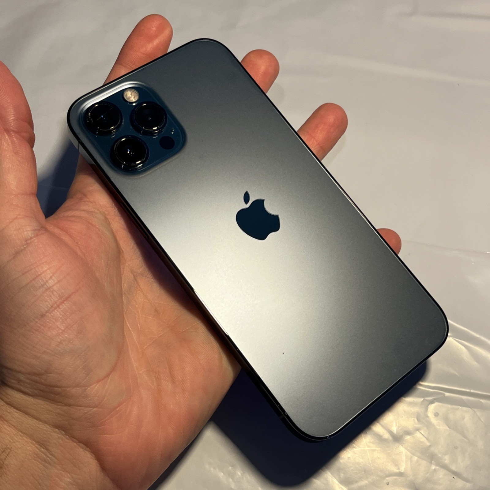 Apple iPhone 12 Pro Max – 128GB (Unlocked) ONE DEAD PIXEL -2.5x dots (T885)