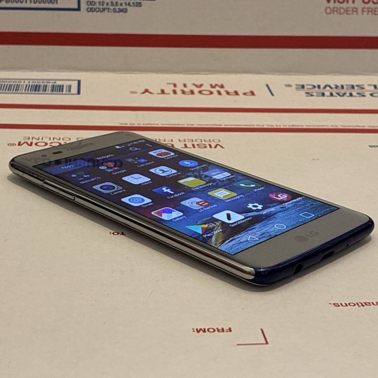 UNLOCKED LG 16GB Android LTE GSM Smartphone
