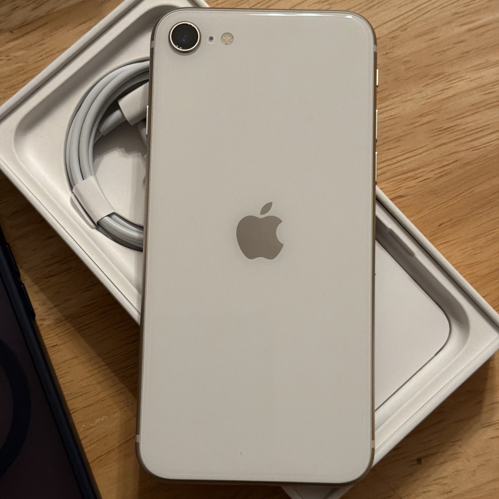 Apple iPhone SE (2022) 64GB Starlight T‑Mobile – New Open Box with accessories