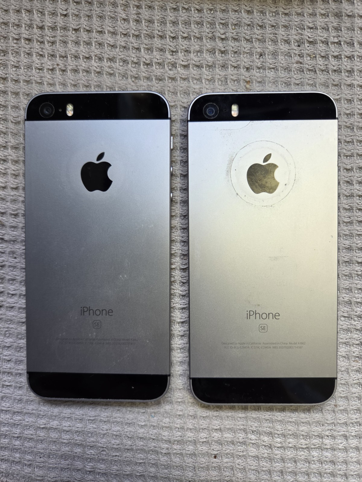 2 X Apple iPhone SE – 16 GB – Silver (Unlocked) (Phones Only)