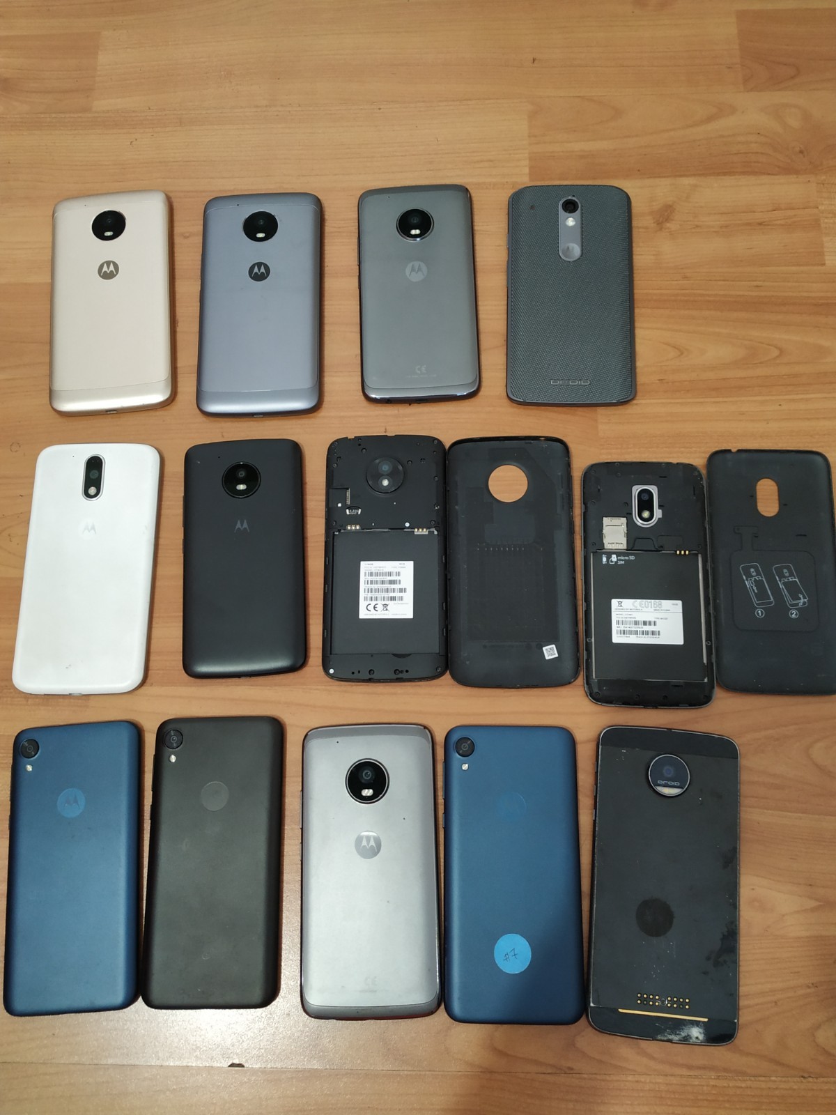 Lot of 13 Mixed model Motorola Moto Z2 / e6 16GB or 32GB Smartphone For parts