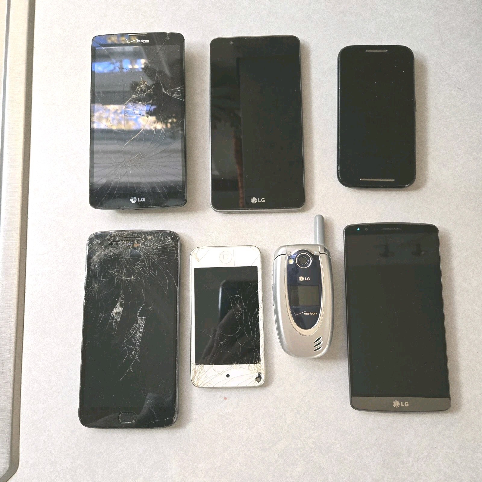 Mixed Lot of 7 Cell Smart Phones UNTESTED FOR PARTS ONLY Motorola LG Apple Ipod