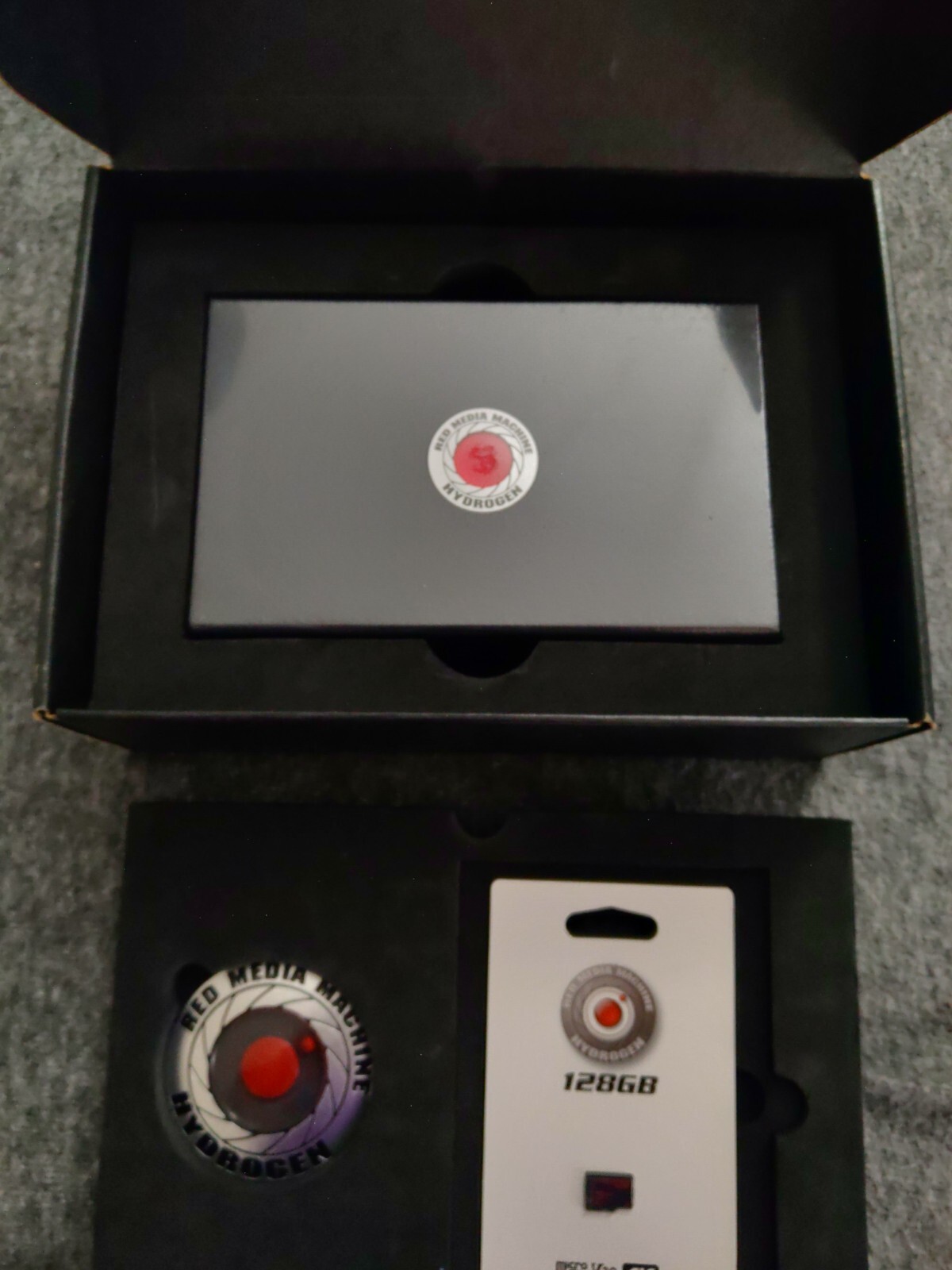 📱RED HYDROGEN ONE📱-‘Titanium’- Ultra Rare “Houdini Edition”/Trades Welcome! 🥰