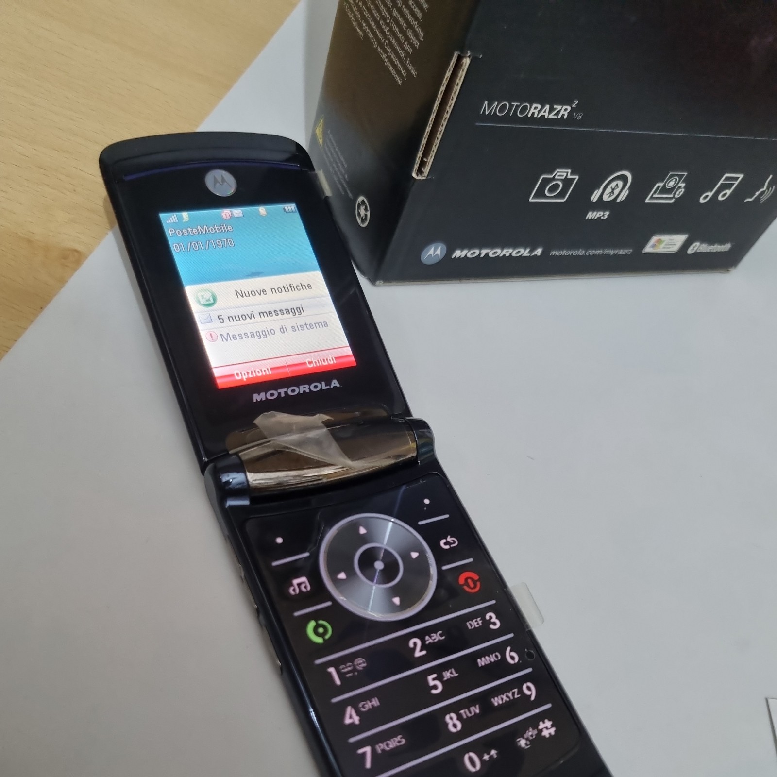 Motorola RAZR2 V8 unlocked brand new old stock