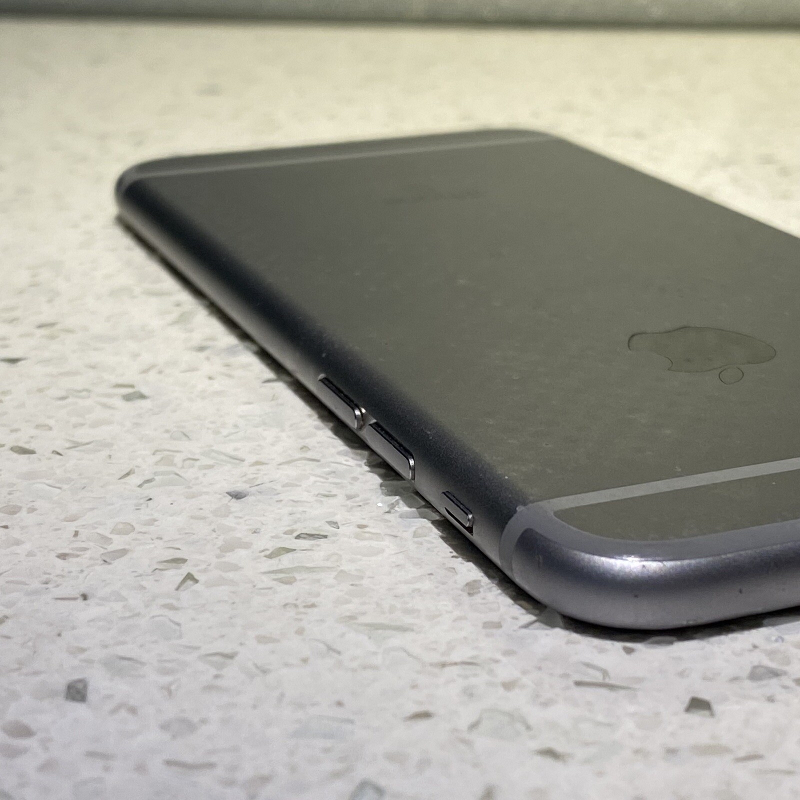 Apple iPhone 6s – 16GB – Grey A1688 (CDMA + GSM) /DO