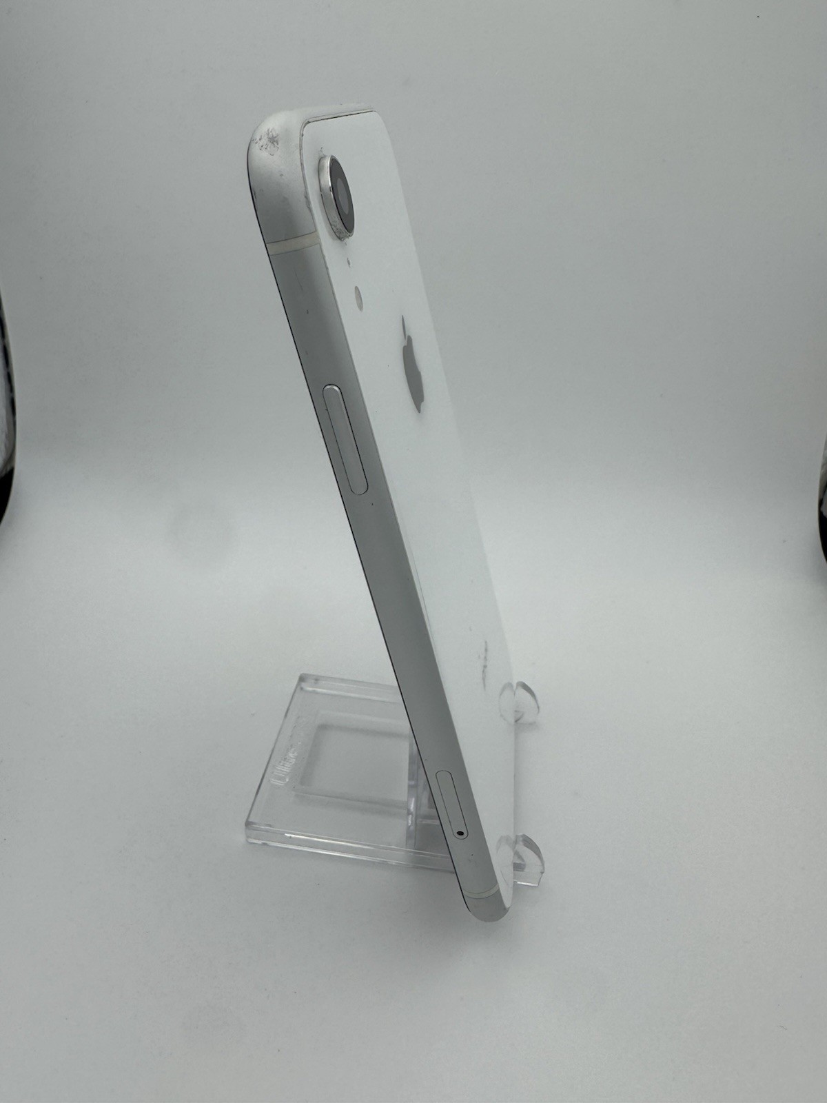 Apple iPhone XR 64GB in White – Unlocked for Any Carrier!