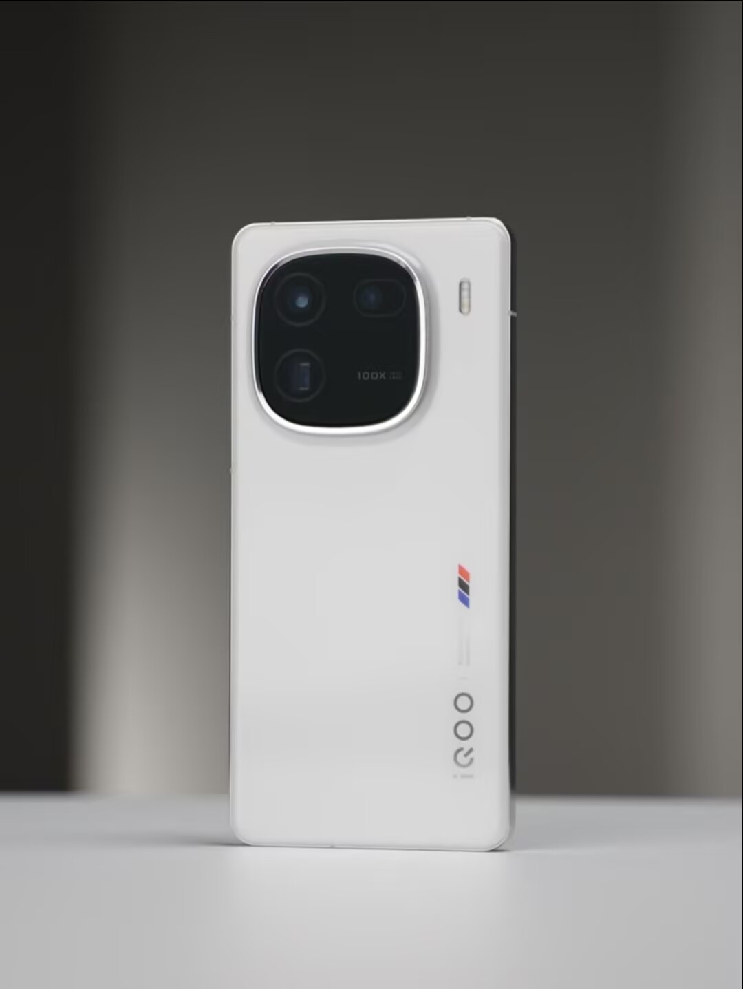 vivo iQOO 12 5G 6.78″ 64MP 256GB 512GB 1TB Snapdragon Android 14 5000mAh