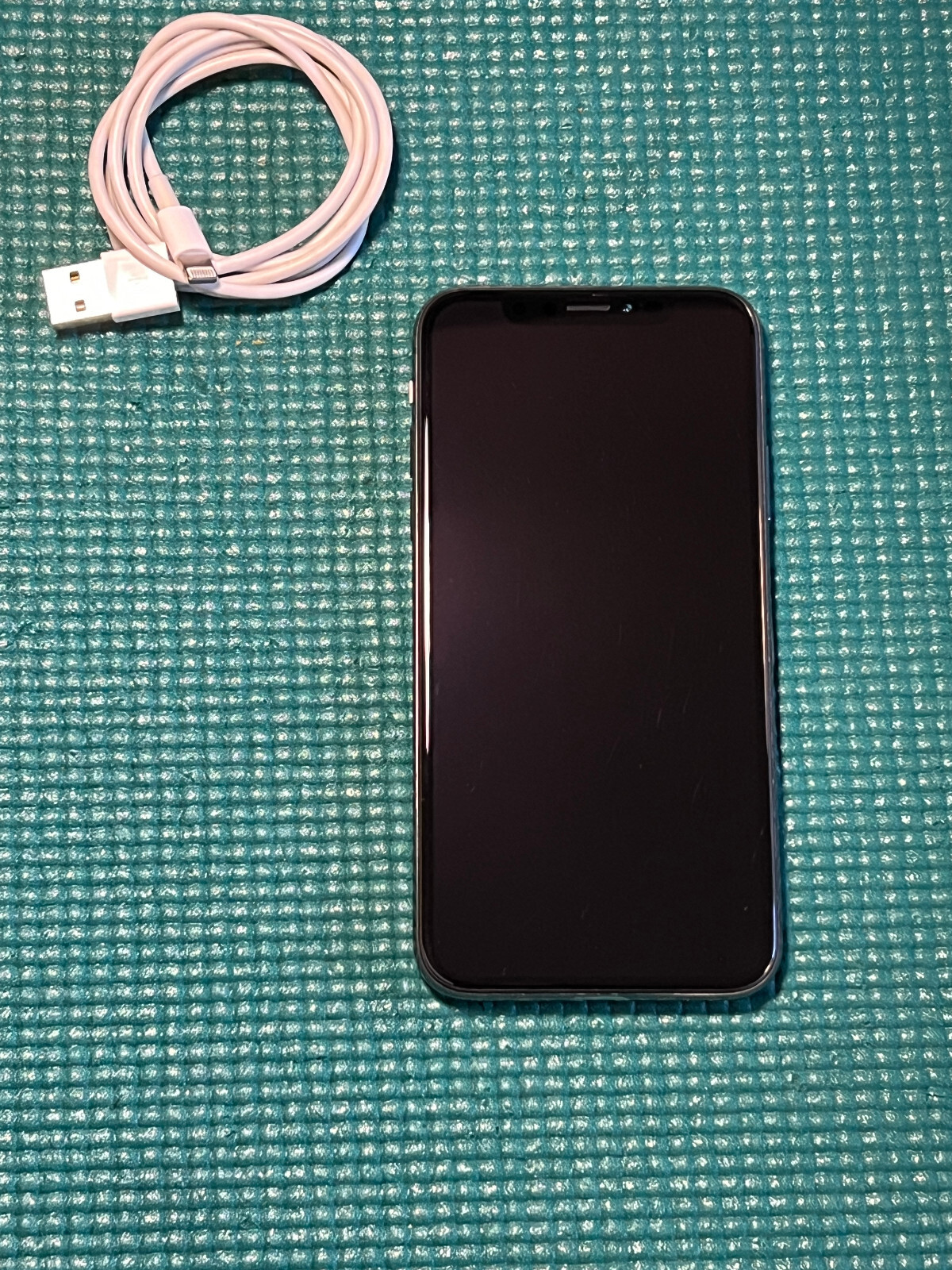 Apple iPhone X – 64GB – Space Gray (Unlocked) A1865 (CDMA + GSM)