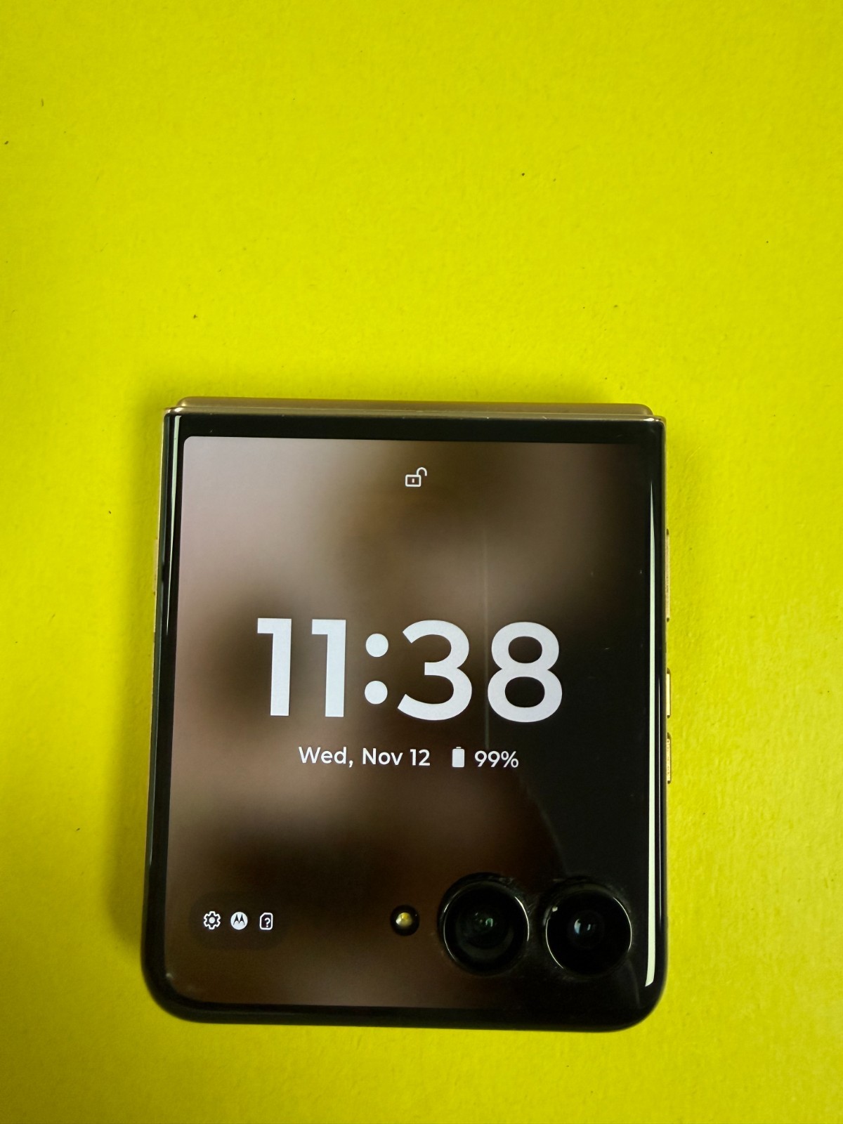 Motorola Razr Ultra 2025 – XT2551 – – 1TB (Unlocked) – LCD Damage