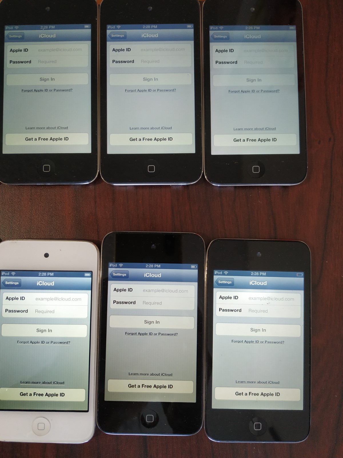 Lot of 10 Apple iPod Touch 4th Generation 32GB (7pc) / 16GB (3pc)