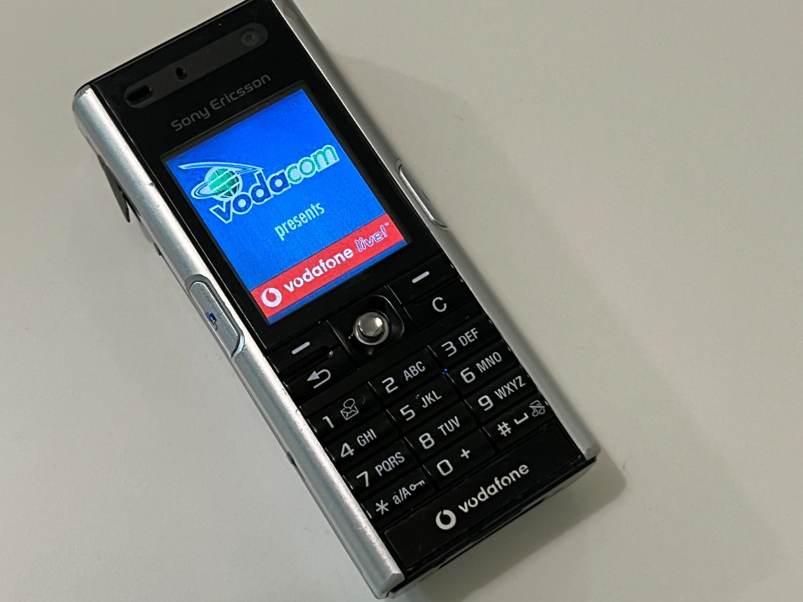 Rare Sony Ericsson V600i Vodafone Branded ( Unlocked ) GSM mobile phone