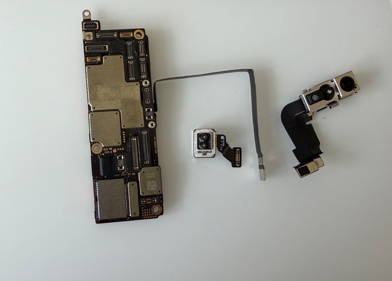 Apple iPhone 15 Pro 128GB Spectrum Main Board + Face ID + Lidar- Working
