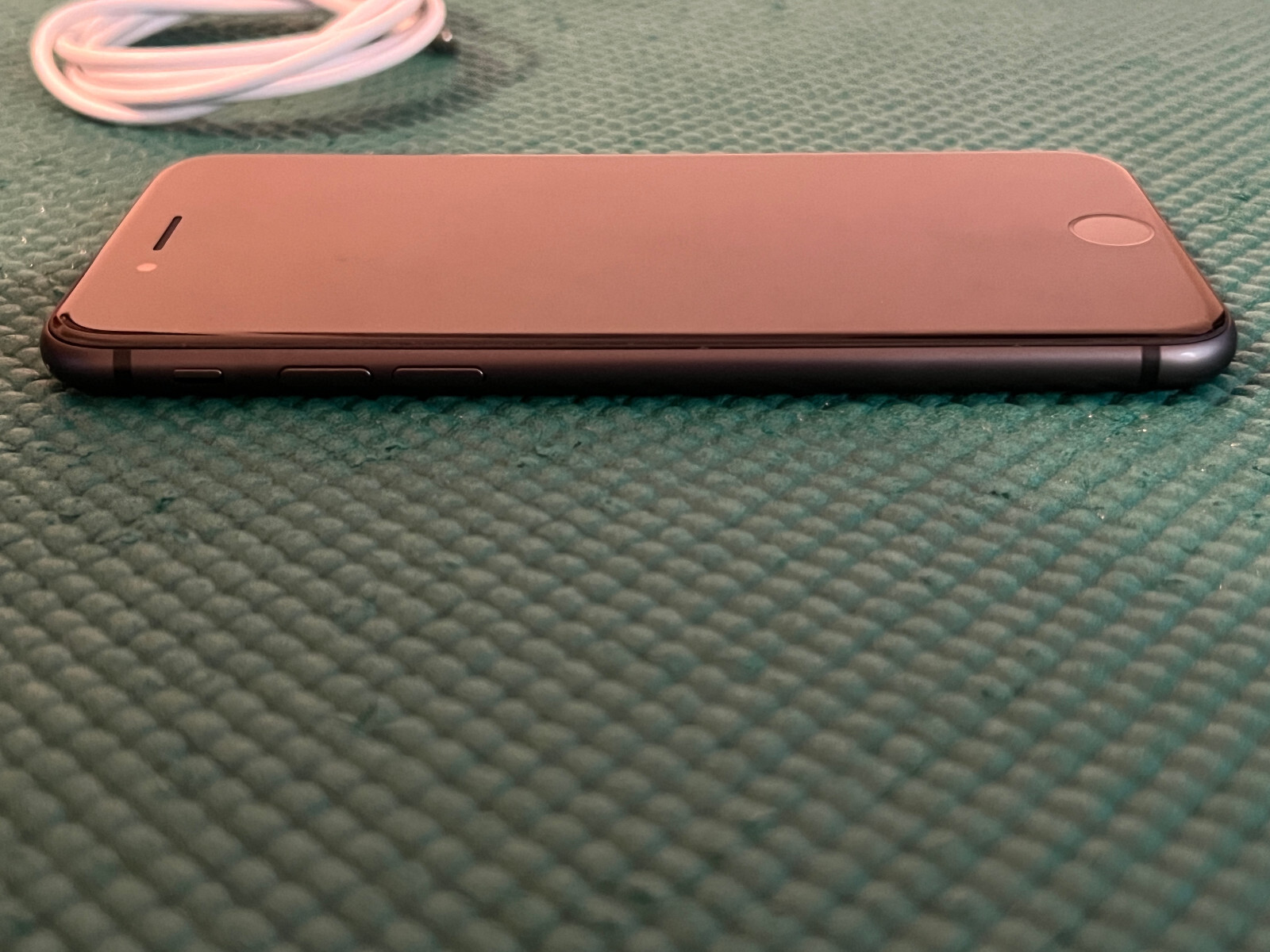 Apple iPhone 8 – 64GB – Space Gray (Unlocked) A1863 (CDMA + GSM)