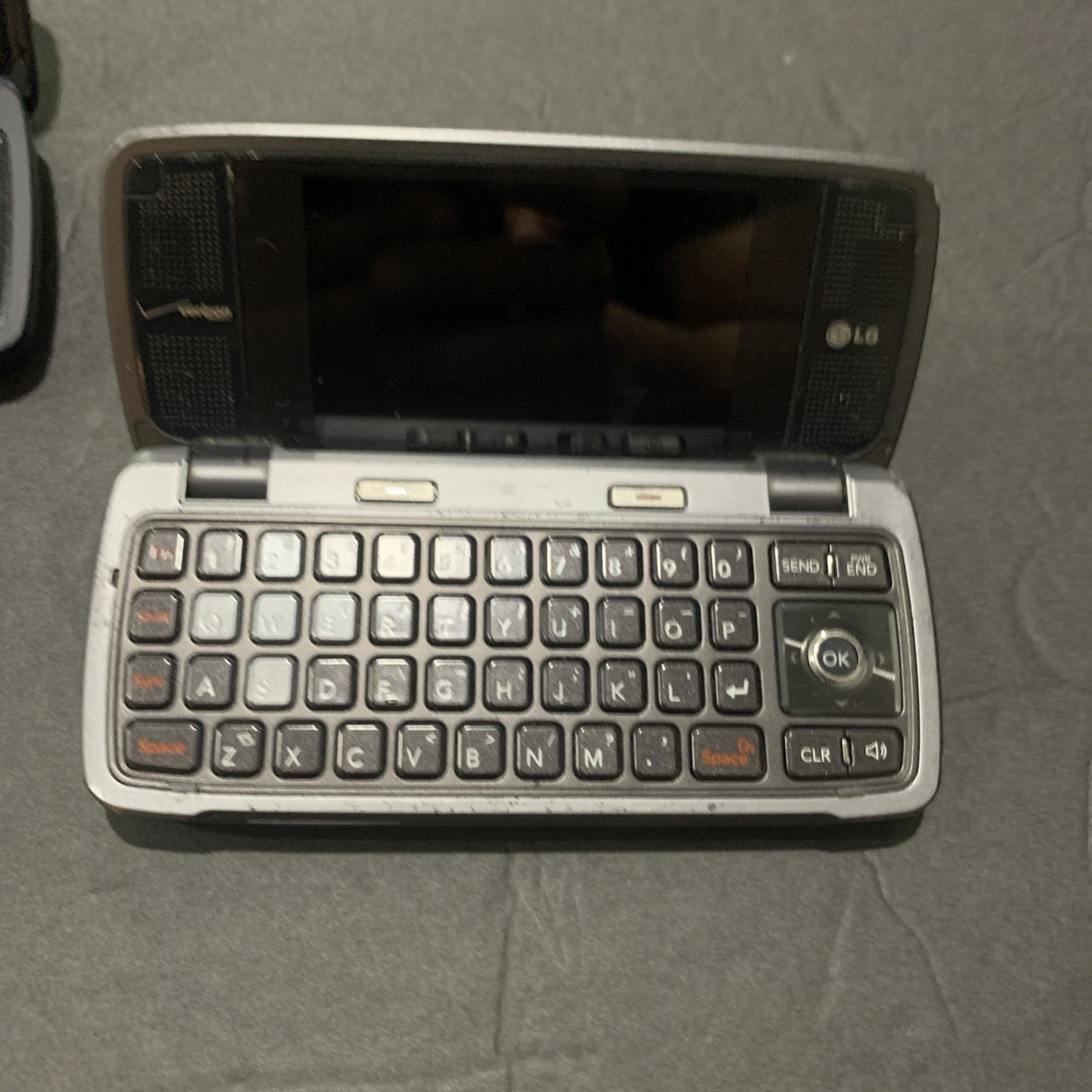 LG 2 Voyager VX10000S Full Keyboard Cell Phone Untested As Is For Parts Repair