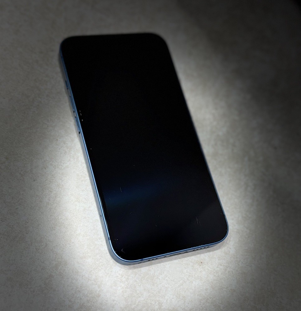 Apple iPhone 13 blue 128GB Unlocked Back Is Cracked