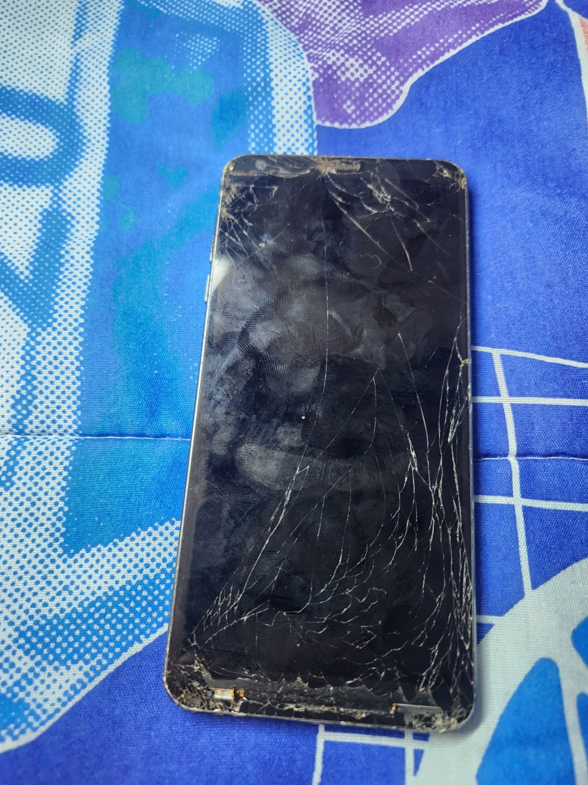 LG G6 Parts Phone, Cracked Unsure Of Carrier Or Specs Priced Cheap
