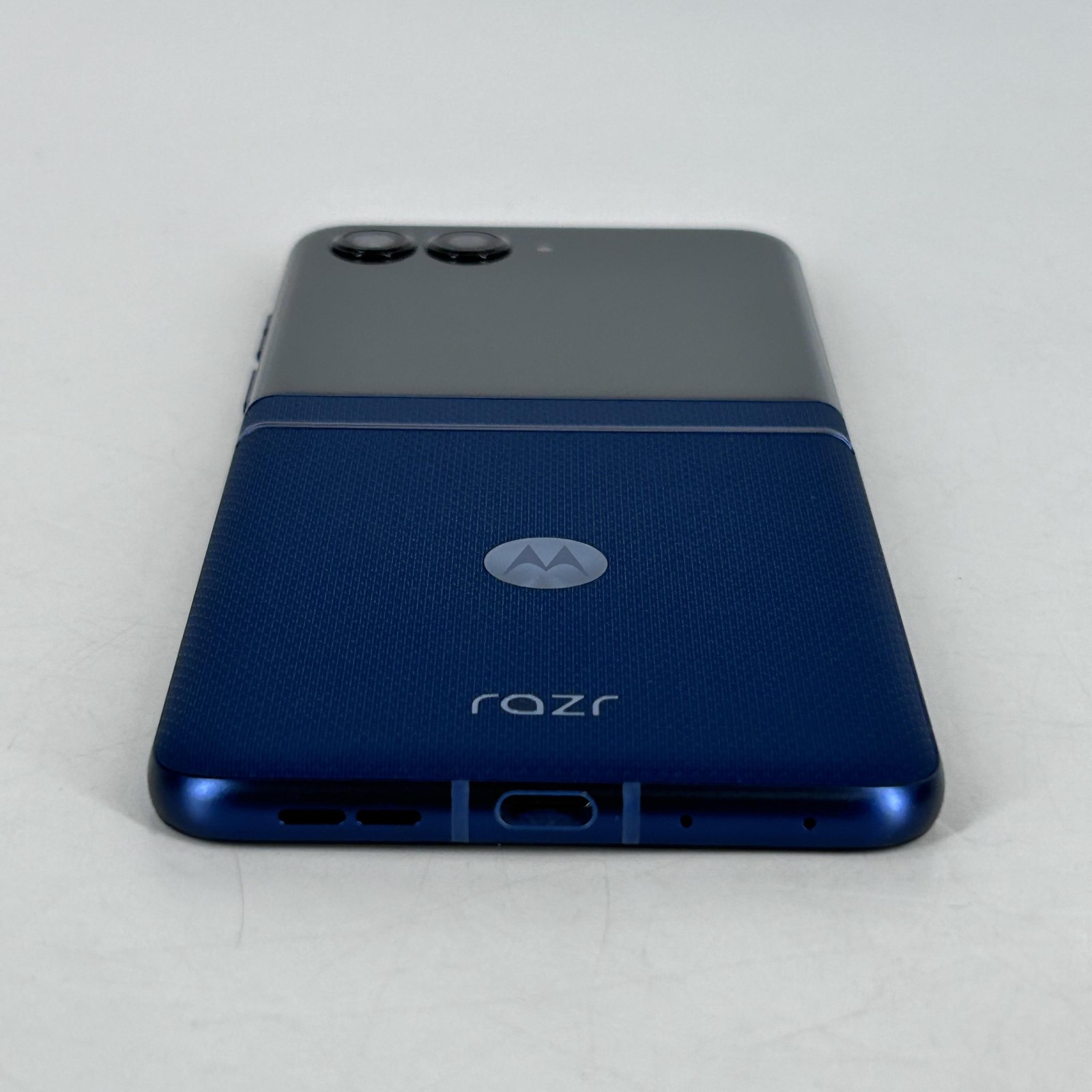 Motorola Razr (2025) Gibraltar Sea 256GB – Spectrum – Excellent Condition