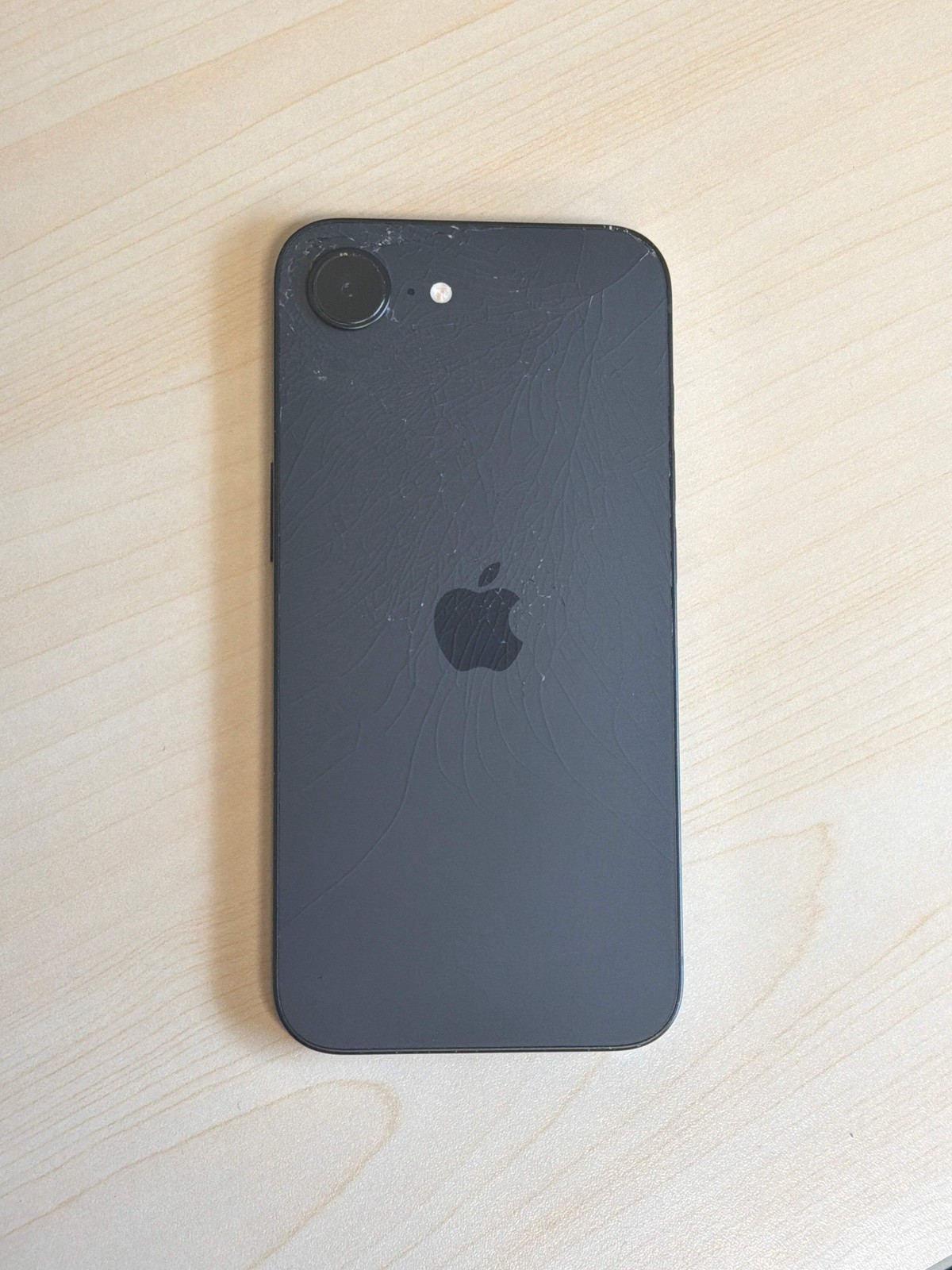 Boost Apple iPhone 16e A3212 128GB Black 100% Battery Health – Cracked Back