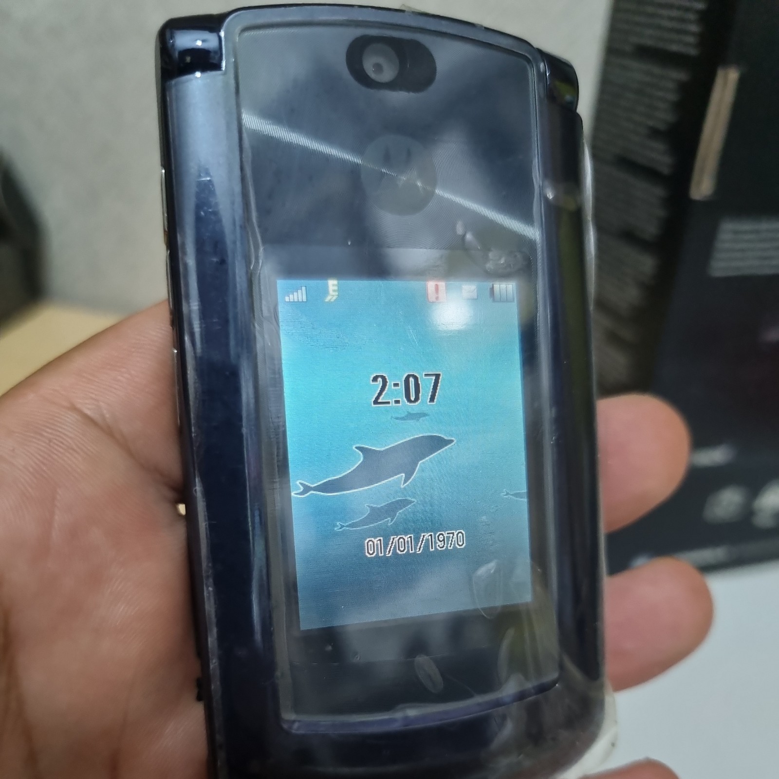 Motorola RAZR2 V8 unlocked brand new old stock