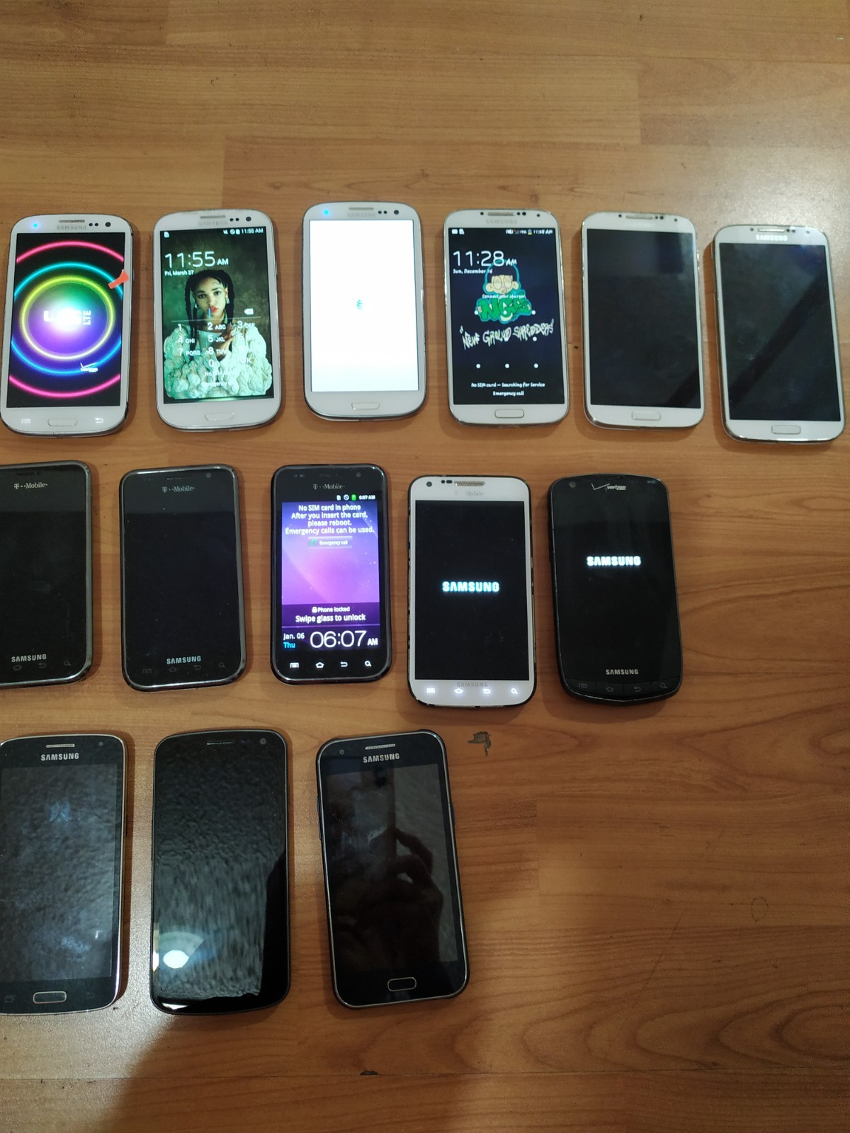 Lot of 14 Mixed model Samsung Galaxy S4 (3pc) and S3 (3pc) and other for parts