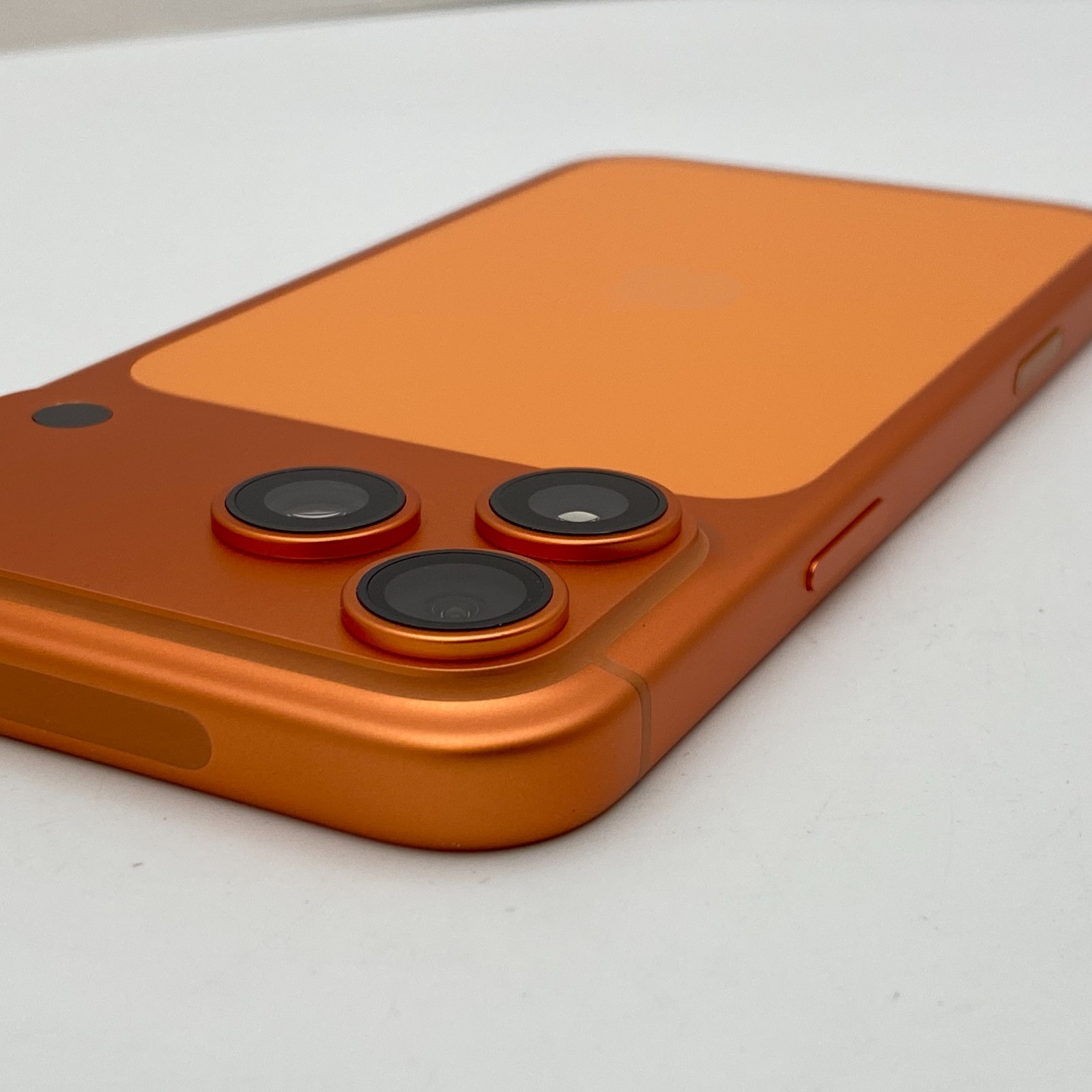 Apple iPhone 17 Pro Max – 1TB – Cosmic Orange (AT&T/Cricket ONLY) – Open Box