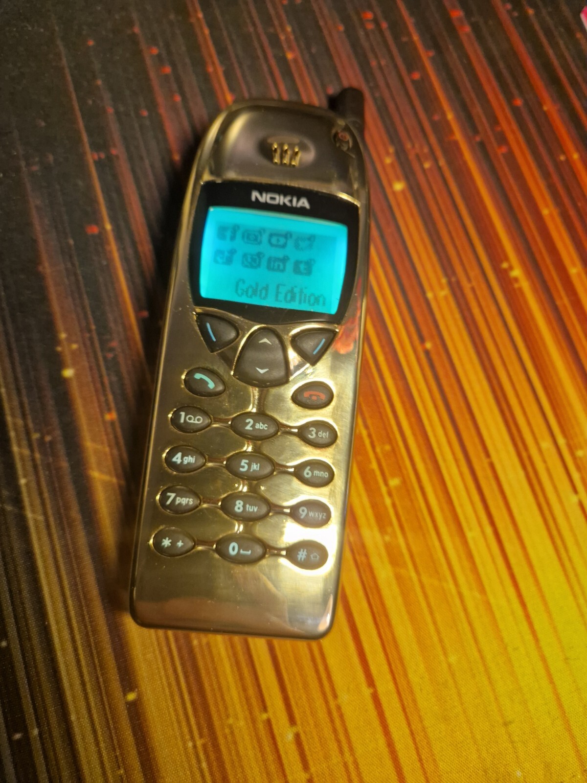 ✨ Nokia 6110 Gold Edition – RGB Glow-up 📸 Vintage Luxury Bling! 🌈