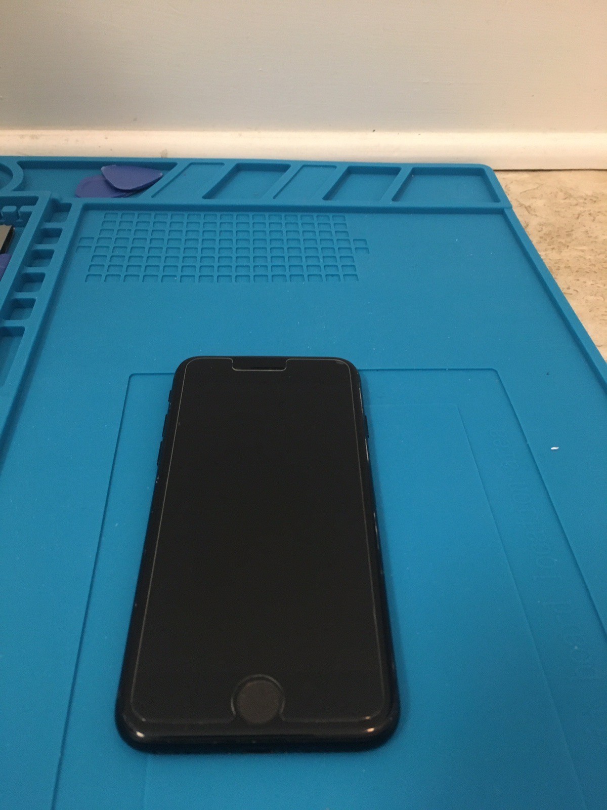 Apple iPhone SE3 (See Description) 64 GB, Midnight) Broken For Parts (A2595)